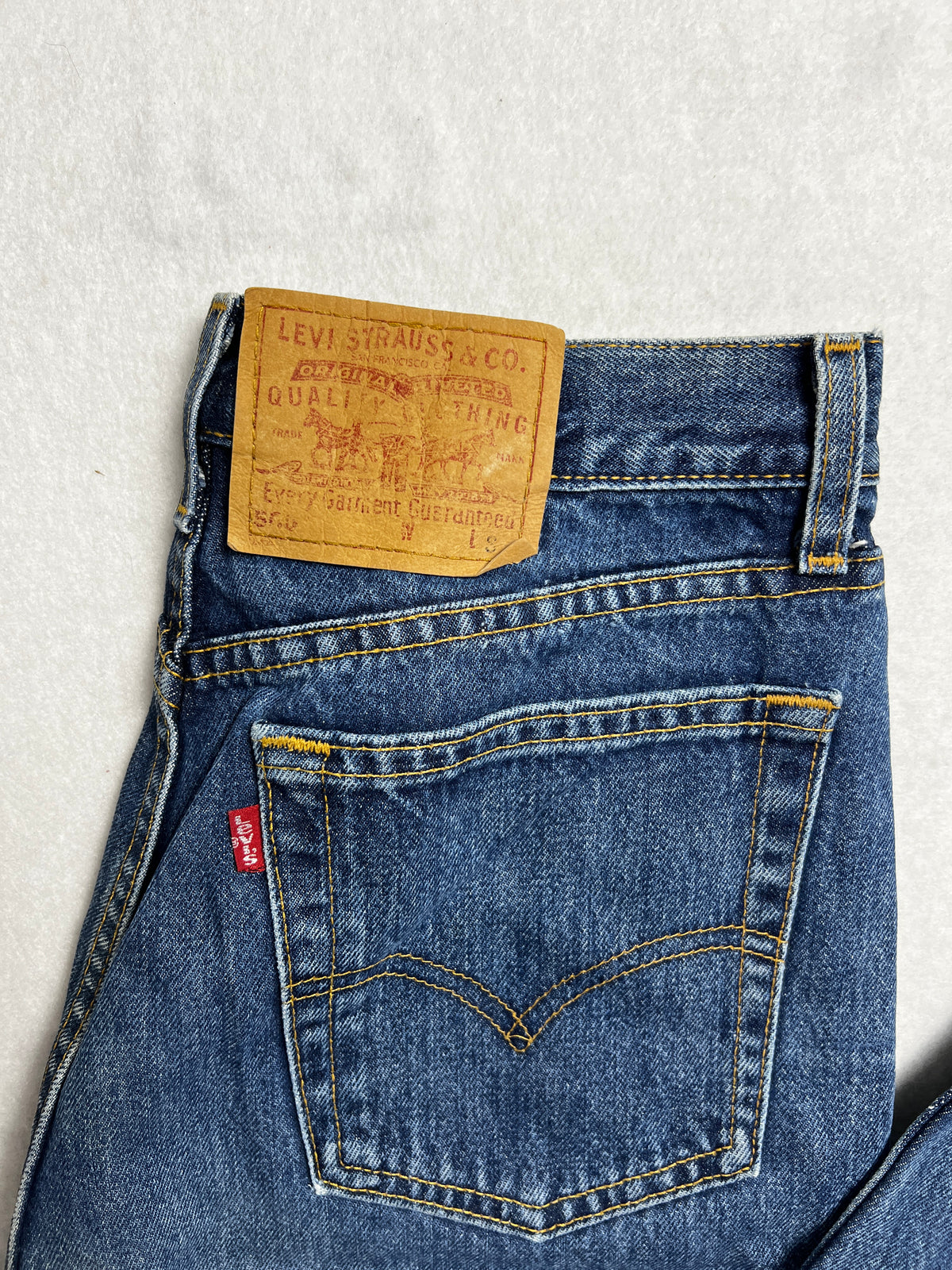 Vintage Levis 560 Loose Fit Straight Leg Jeans W30 L28 Made In USA 100% Cotton Size M
