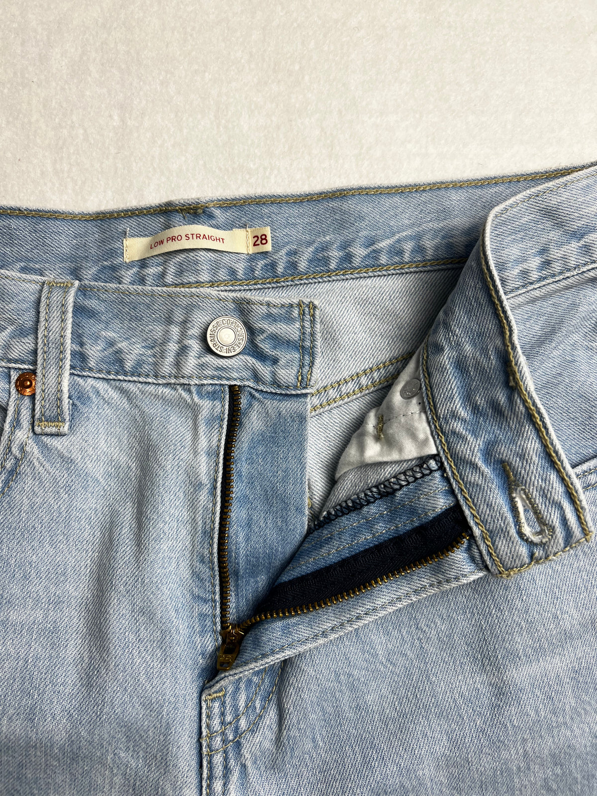 Levis Low Pro Straight W28