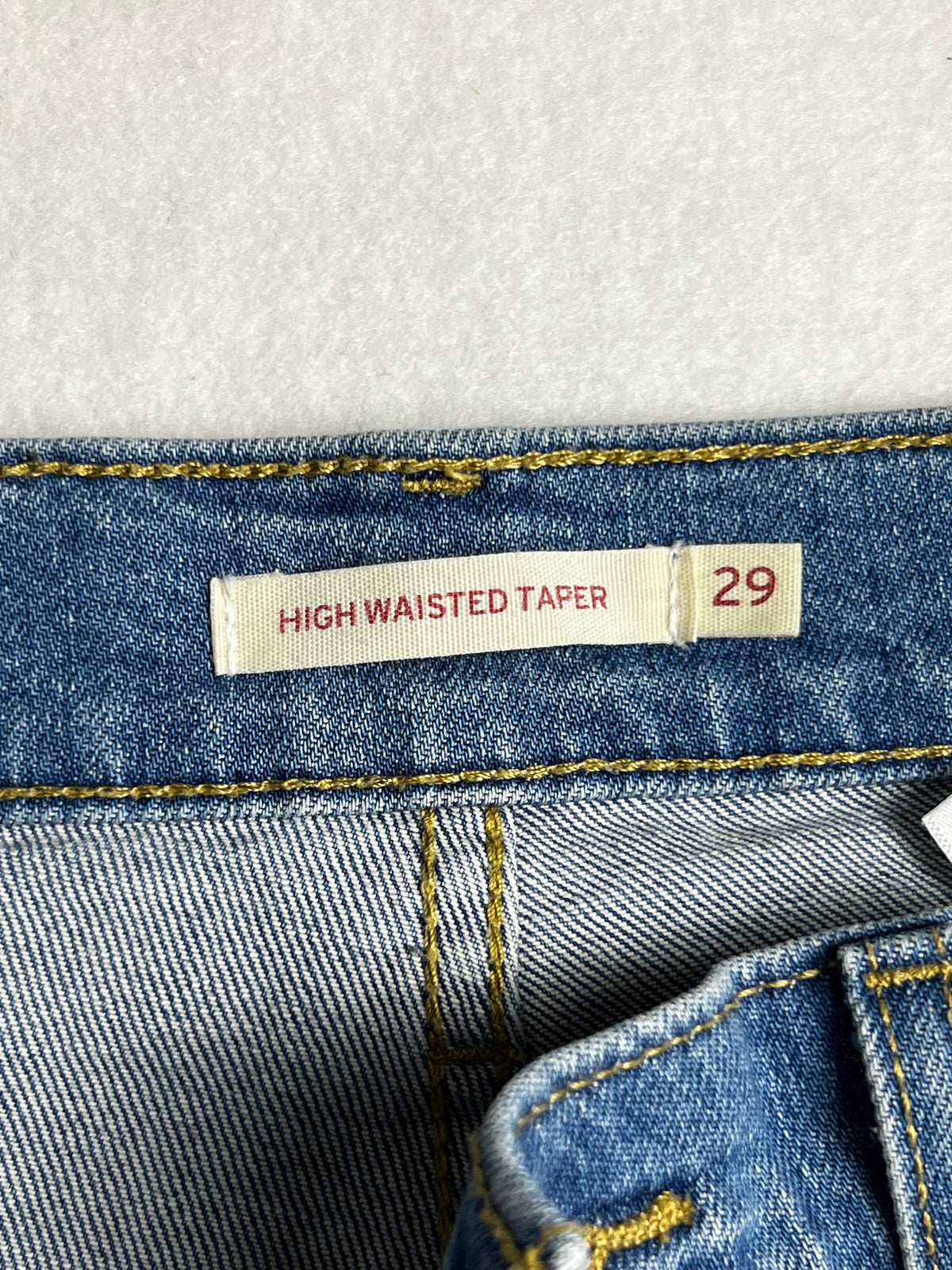 Levis High Waisted Taper Jeans W29 L27