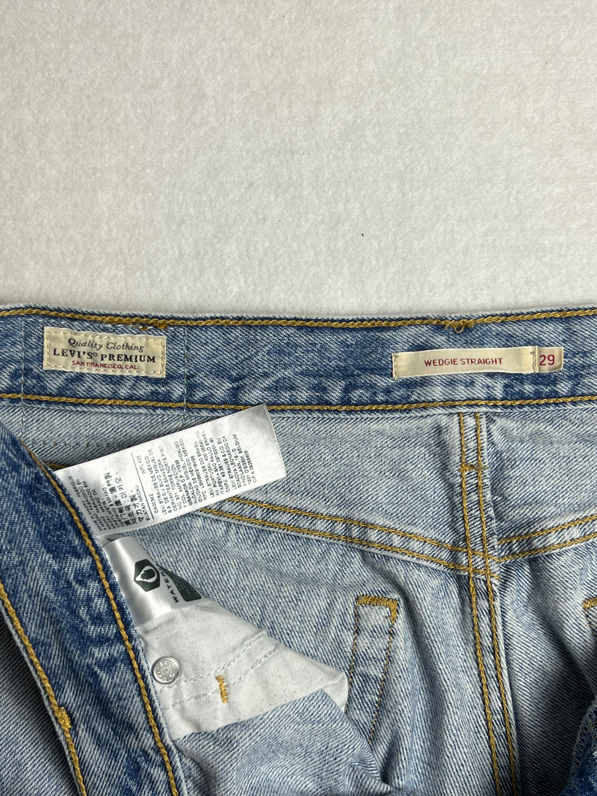 Levis Wedgie Straight Jeans W29 L28